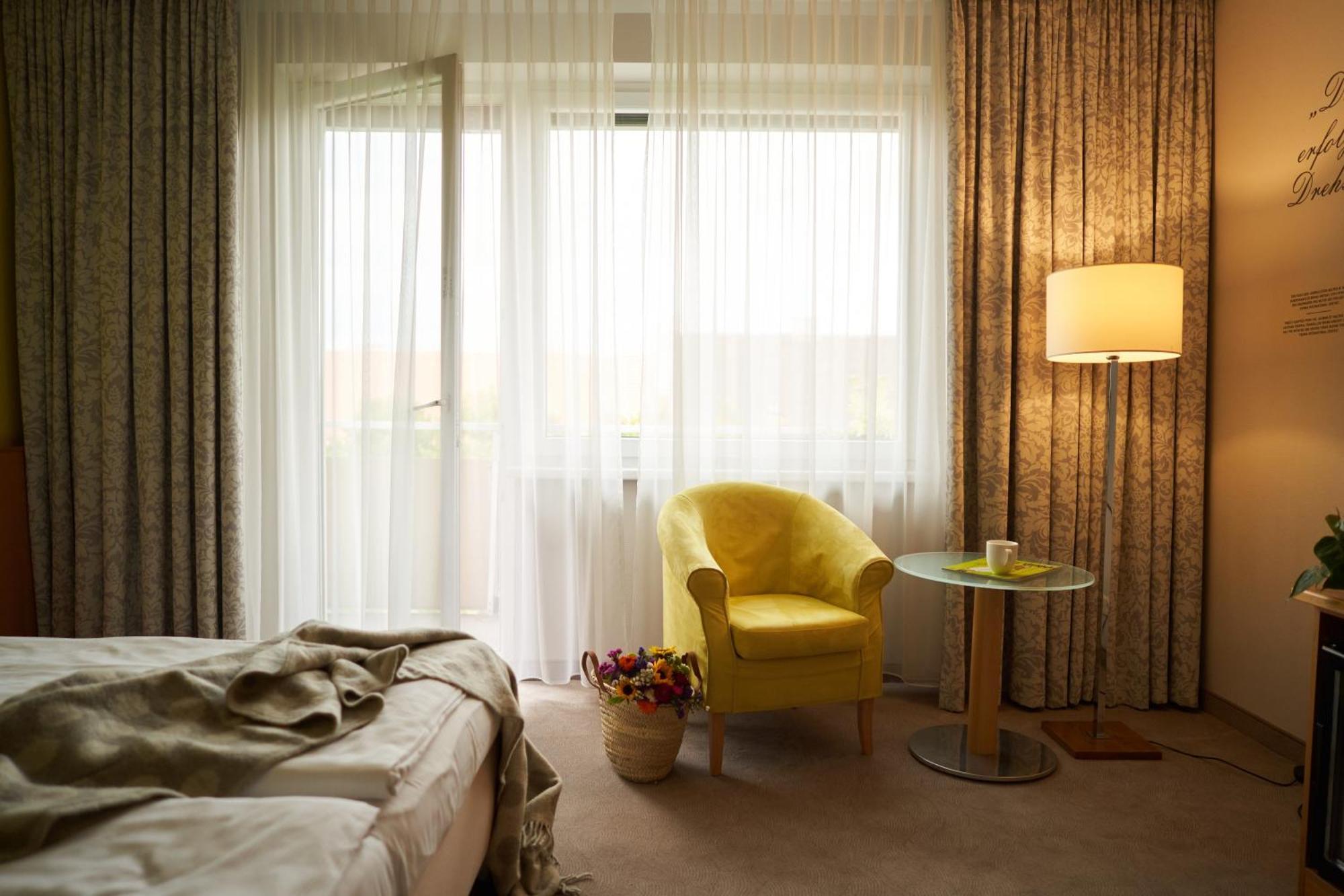 Hotel Henriette Stadthotel Ex Capri 4*